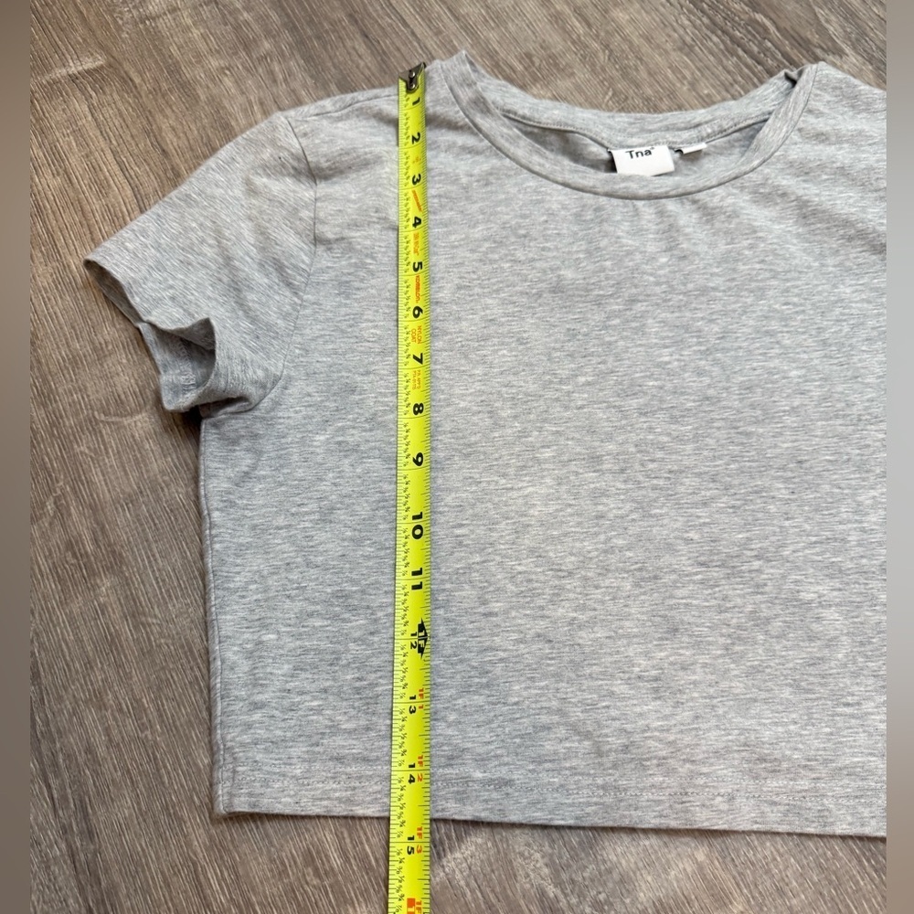 Aritzia Crop Tee Bundle(2) Medium - Picture 10 of 11